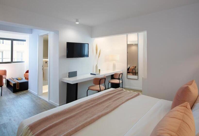 Люкс, The Marblous Athens