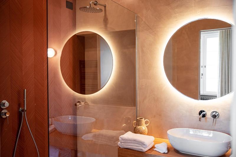 Номер Superior, The Marblous Athens