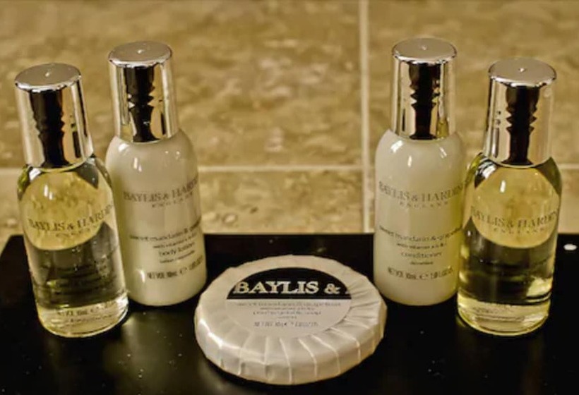 חדר אקזקיוטיב יחיד, The Saracens Head