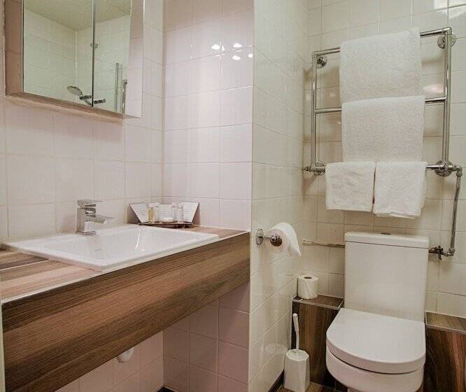 חדר סטנדרט, The Saracens Head