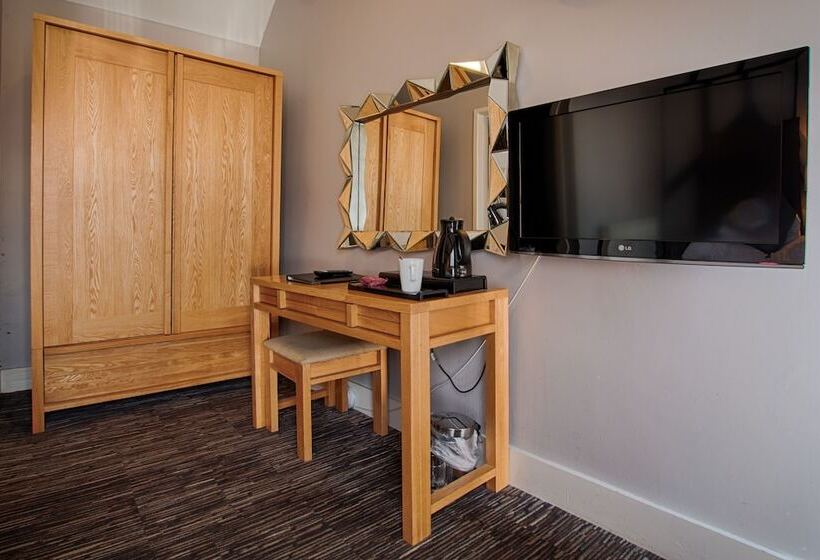 חדר סטנדרט, The Saracens Head