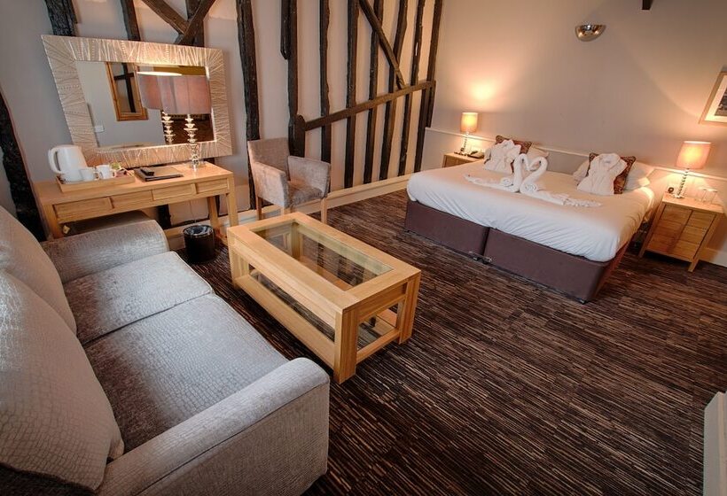 סוויטת ג'וניור, The Saracens Head