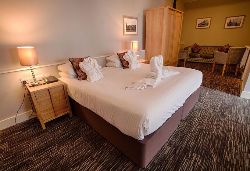 סוויטת ג'וניור, The Saracens Head