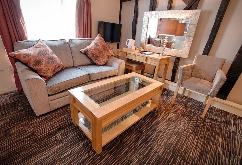 סוויטת ג'וניור, The Saracens Head