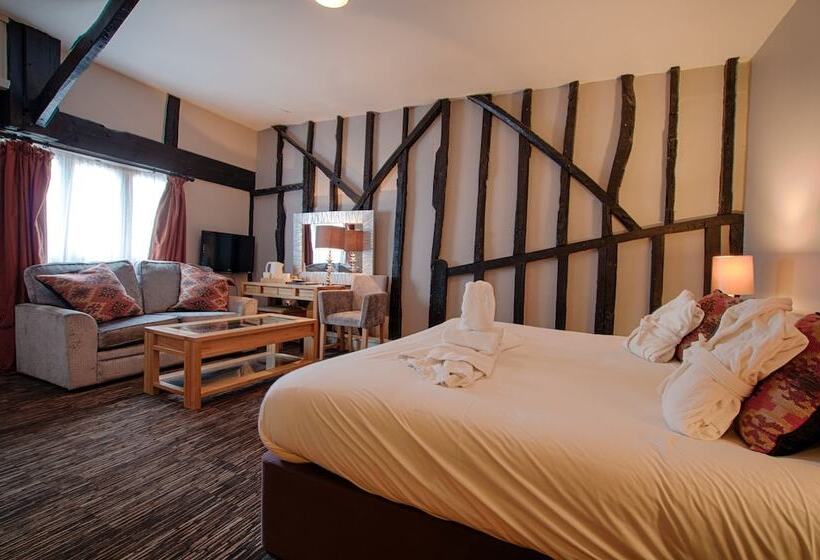 סוויטת ג'וניור, The Saracens Head