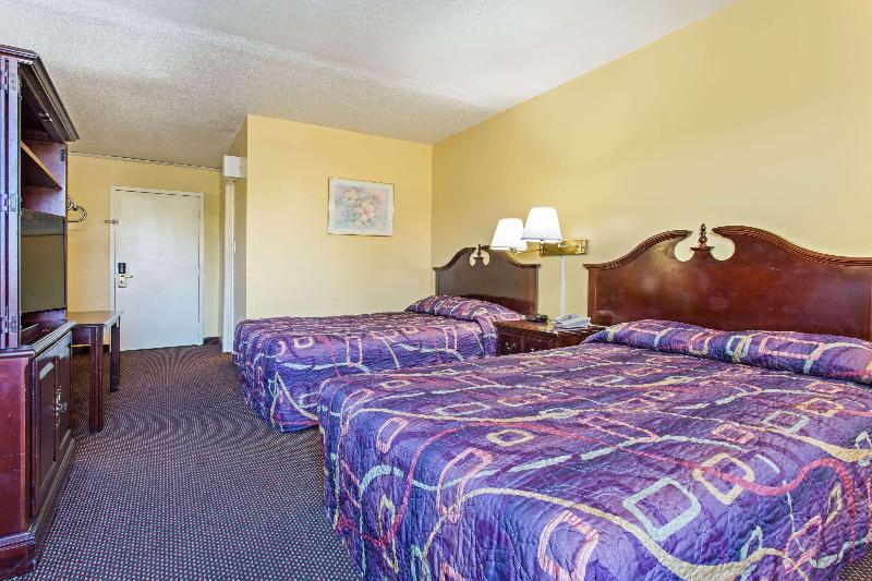 חדר סטנדרט, The Saracens Head