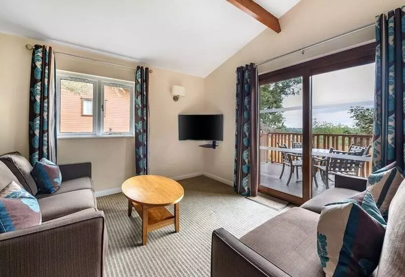 ２ベッドルームアパートメント, Wychnor Park Country Club