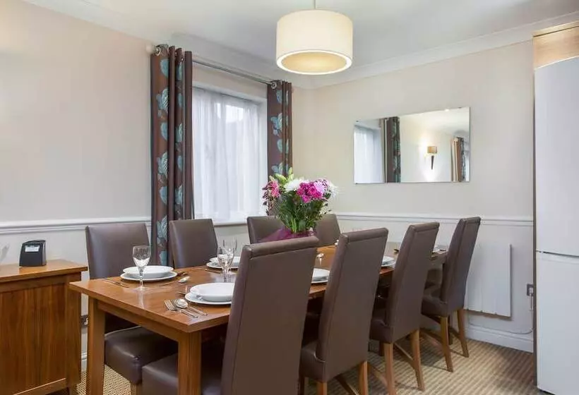 ３ベッドルームアパートメント, Wychnor Park Country Club