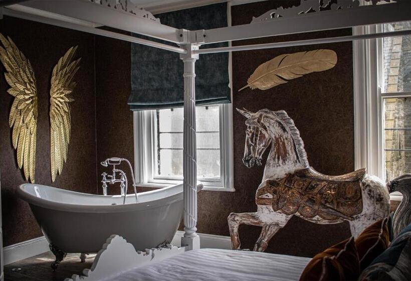 スタンダードルーム, The Auction House