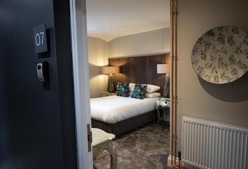 デラックスルーム, The Auction House