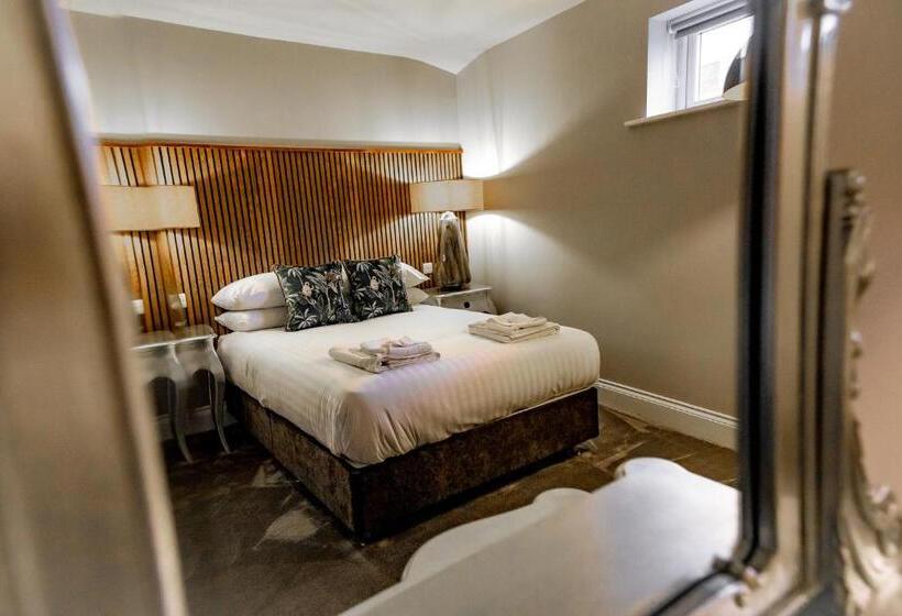 デラックスルーム, The Auction House