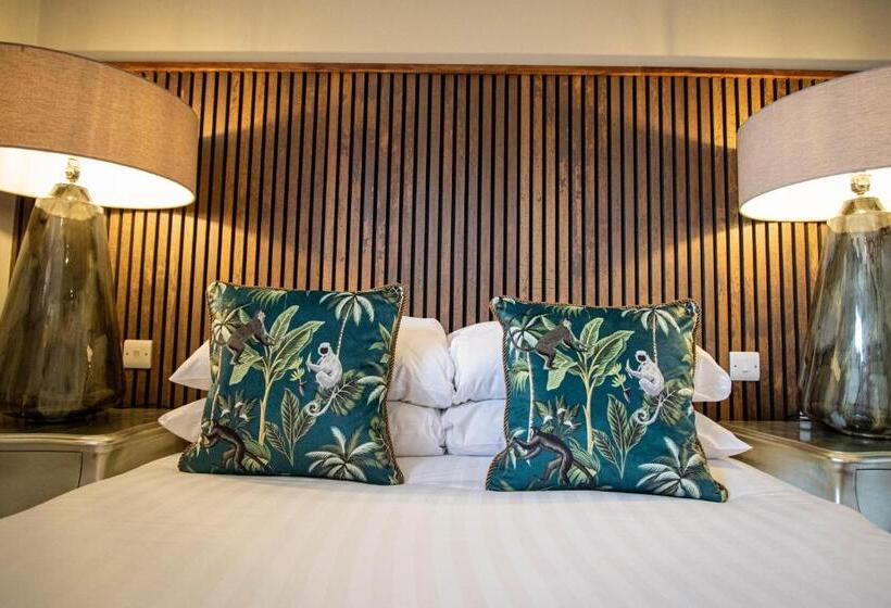 デラックスルーム, The Auction House