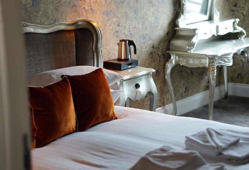 スーペリアールーム, The Auction House