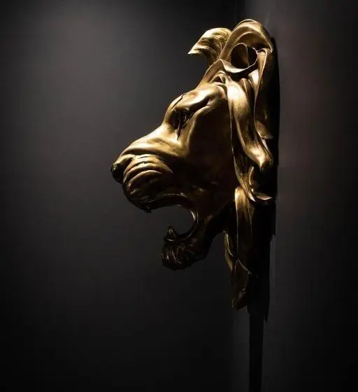 デラックスルーム, The Auction House