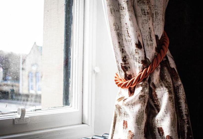 キングサイズベッドのスーペリアルーム, The Auction House