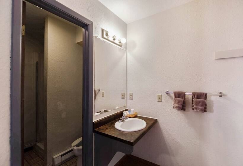 غرفه قياسيه سريرين مزدوجين, Cheyenne Wells By Oyo Rooms