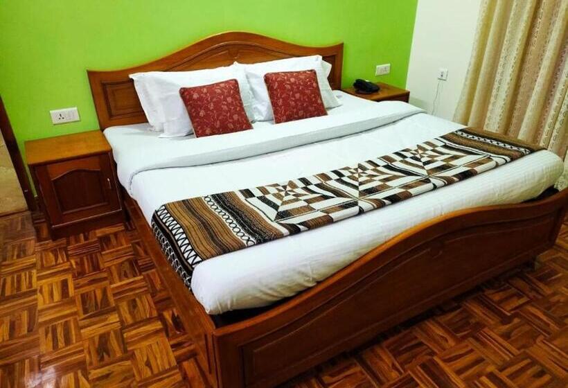 اتاق استاندارد با تخت بزرگ, Goroomgo Kalra Regency Shimla