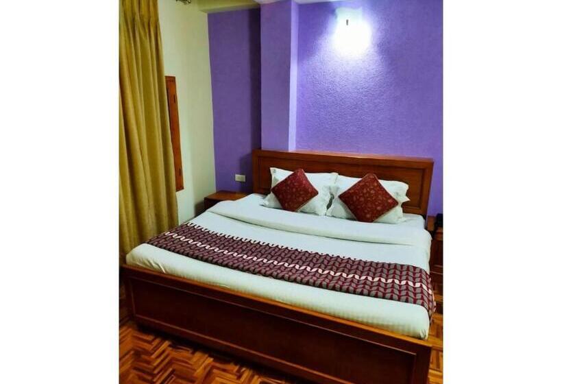 스탠다드 룸 킹사이즈 침대, Goroomgo Kalra Regency Shimla