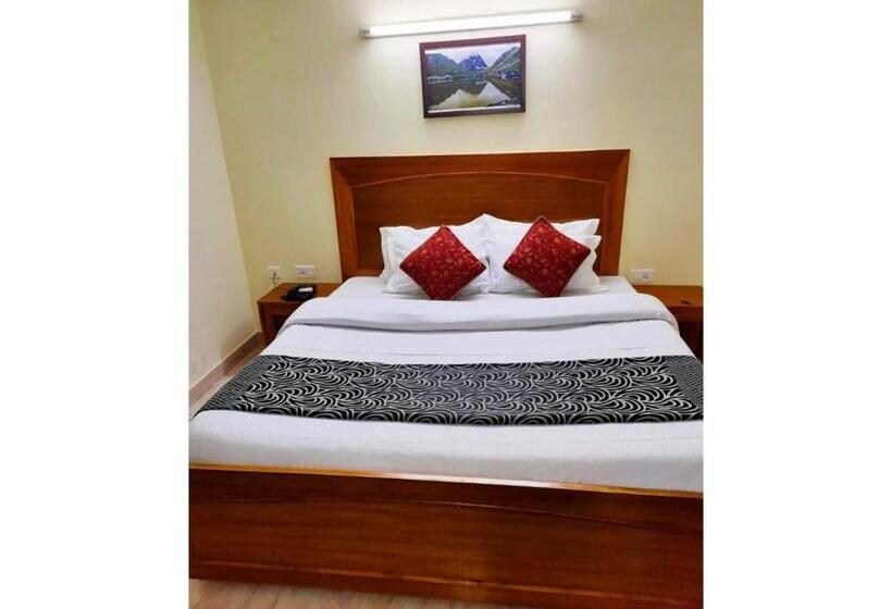 اتاق استاندارد با تخت بزرگ, Goroomgo Kalra Regency Shimla