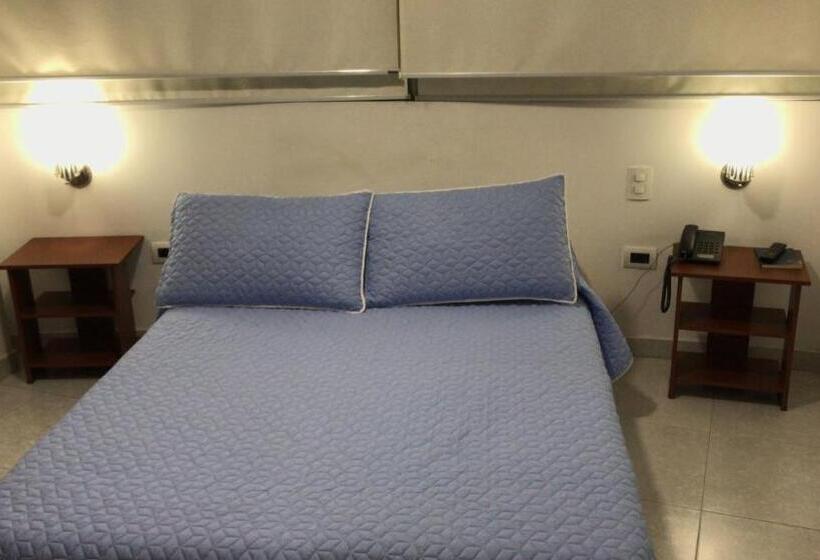 غرفة ديلوكس, Manhattan Barbosa