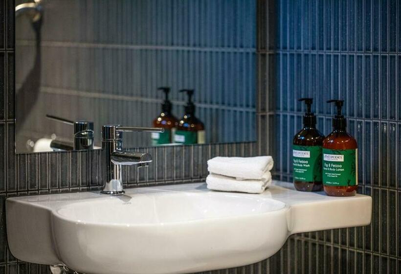 Номер Стандарт Кровать Кинг Адаптированный для Инвалидов, Voco Melbourne Central