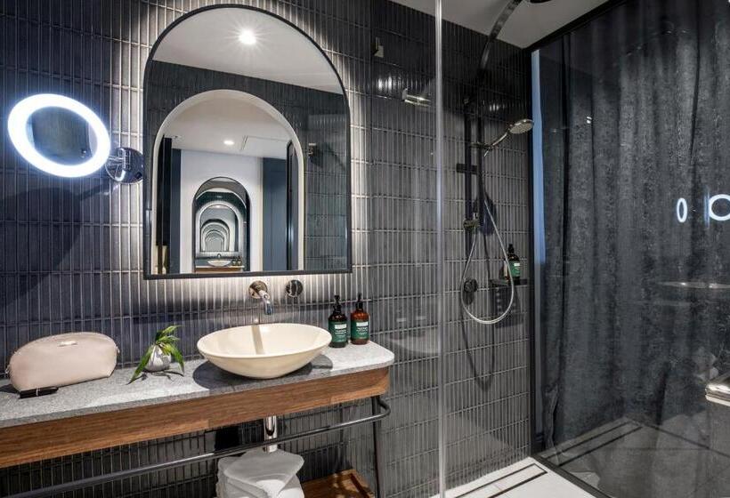 带大床的标准间, Voco Melbourne Central