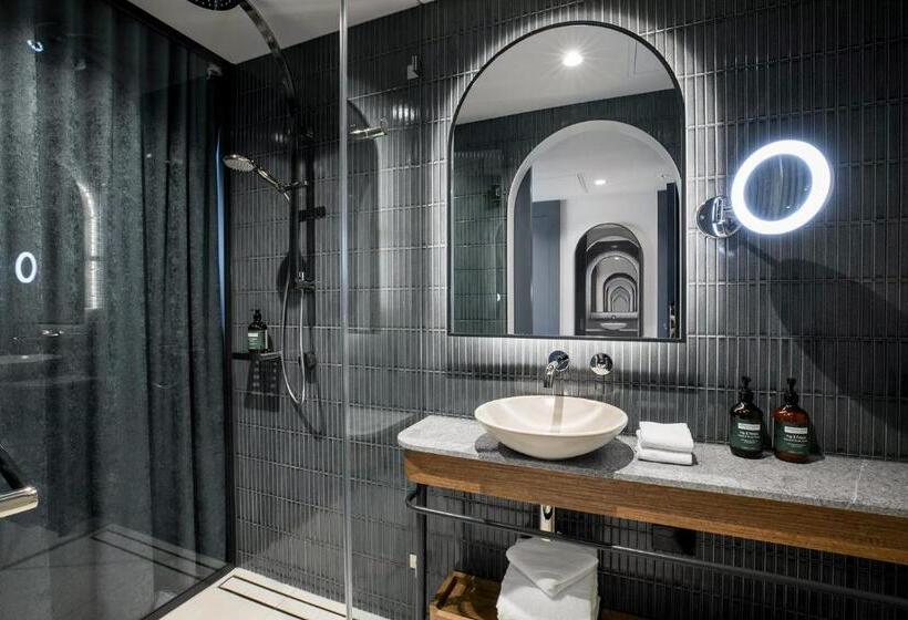 Номер Стандарт, Voco Melbourne Central