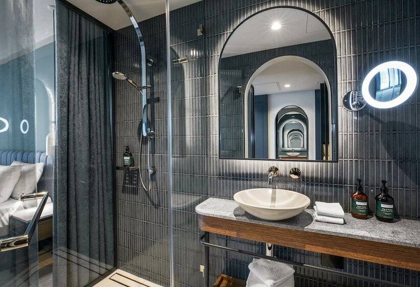 Номер Стандарт, Voco Melbourne Central