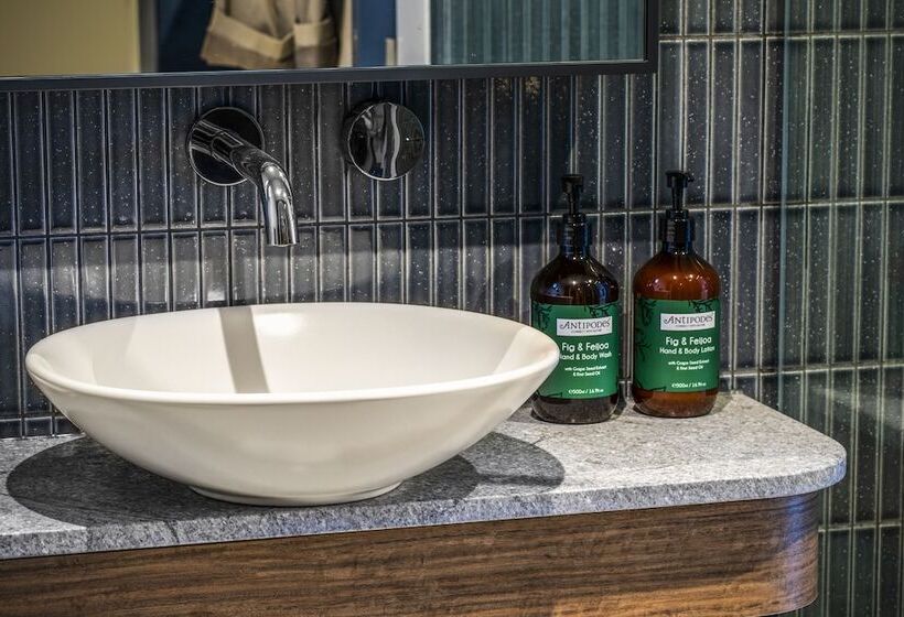 Номер Стандарт, Voco Melbourne Central