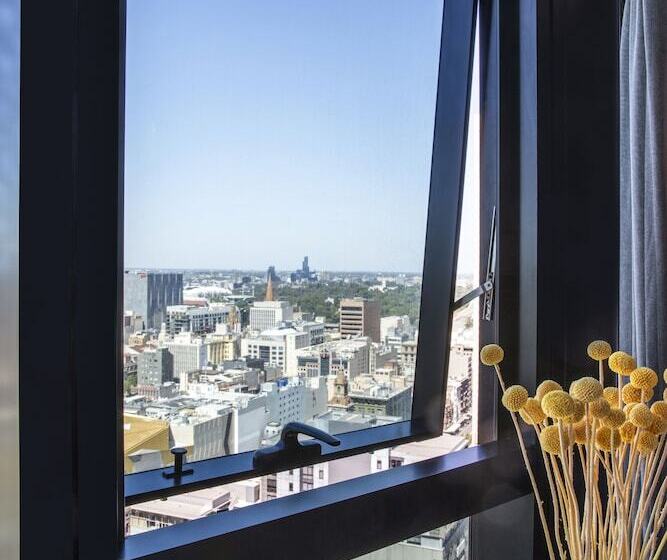 Номер Стандарт, Voco Melbourne Central