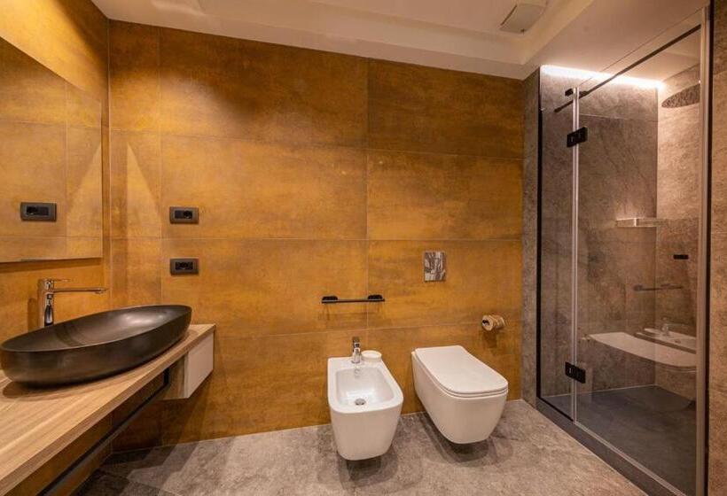 디럭스 트리플 룸, Palazzo Raho Suites