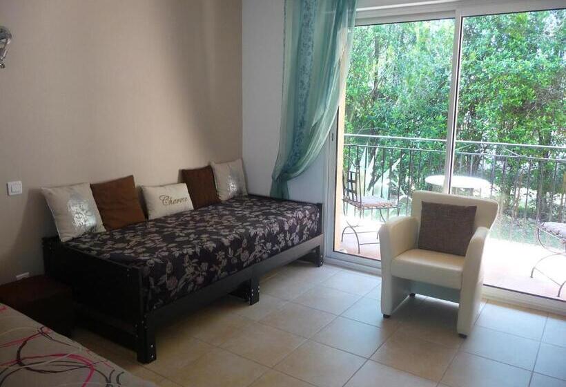 غرفة ديلوكس مزودة بشرفة, Villa Des Masques