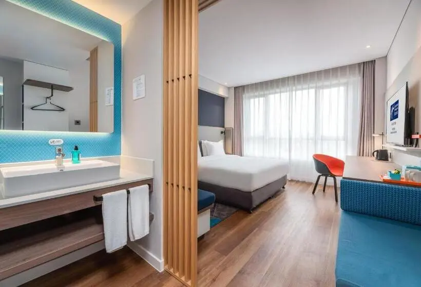 キングサイズベッドのスタンダードルーム, Holiday Inn Express Dongyang Hengdian, An Ihg