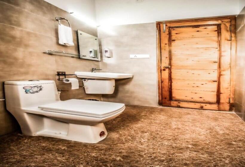 스탠다드 룸 킹사이즈 침대, La Riqueza Kanatal   Mountain View Rooms   Welcome New Year With Fresh Snowfall