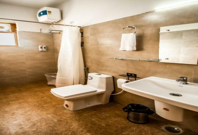 스탠다드 룸 킹사이즈 침대, La Riqueza Kanatal   Mountain View Rooms   Welcome New Year With Fresh Snowfall