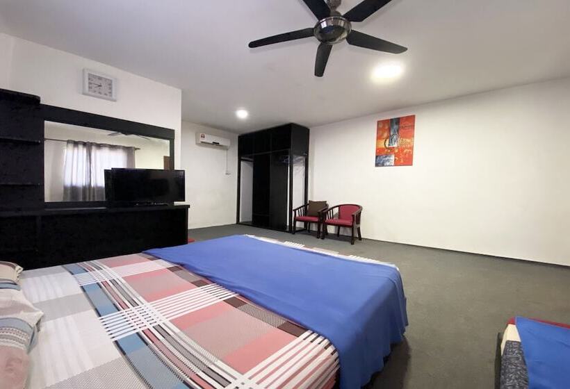 חדר דלוקס לשלושה, Oyo 90317 Ambong Bay Resthouse