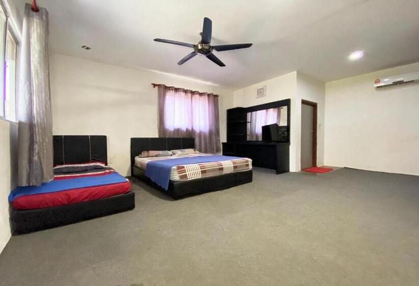 חדר דלוקס לשלושה, Oyo 90317 Ambong Bay Resthouse