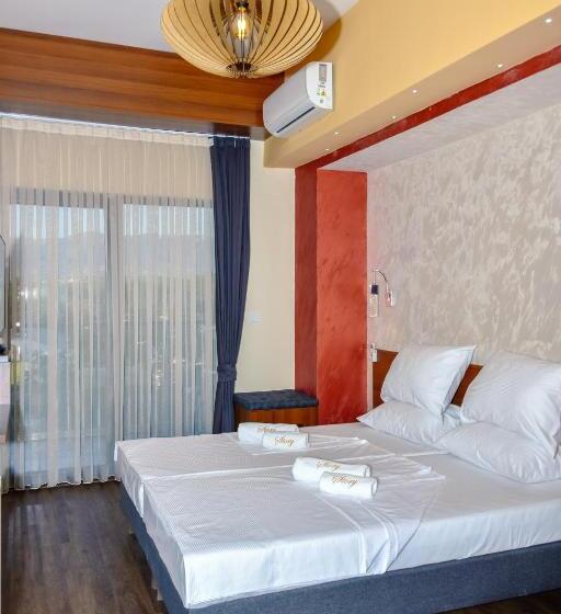 اتاق استاندارد با بالکن, Story