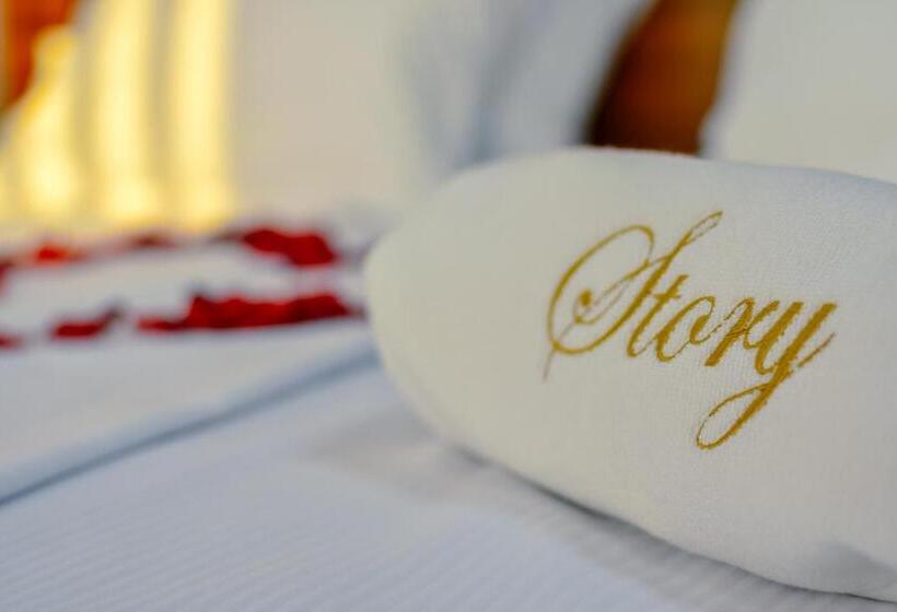 اتاق استاندارد با بالکن, Story