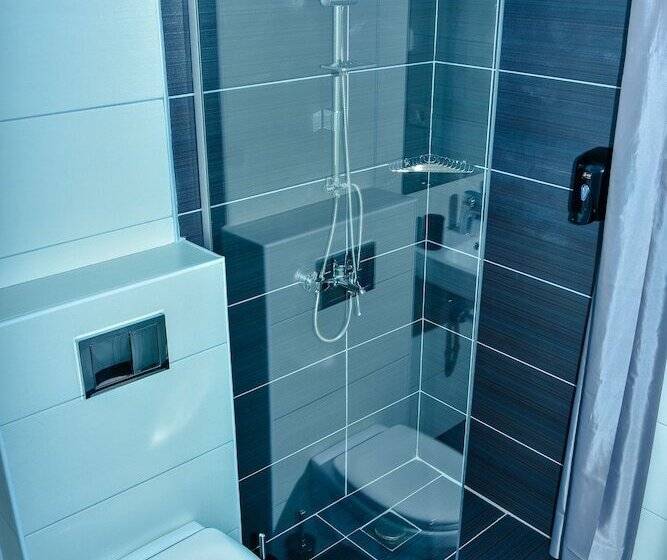 اتاق راحتی سه تخته, Story