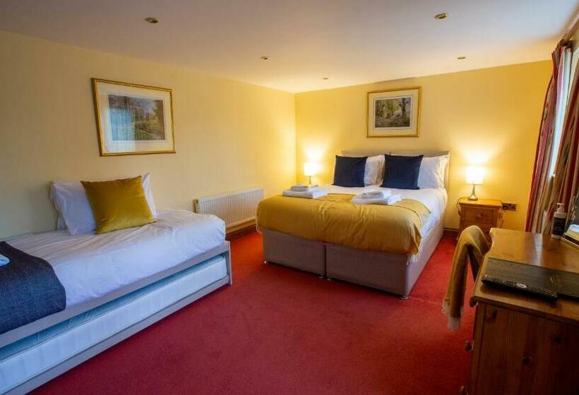 اتاق خانوادگی, The Three Lions