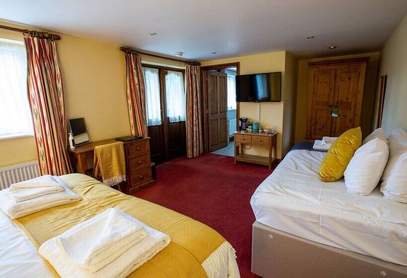 اتاق خانوادگی, The Three Lions