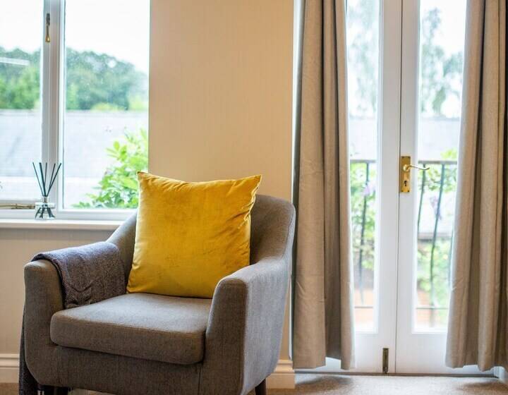 اتاق استاندارد, The Three Lions