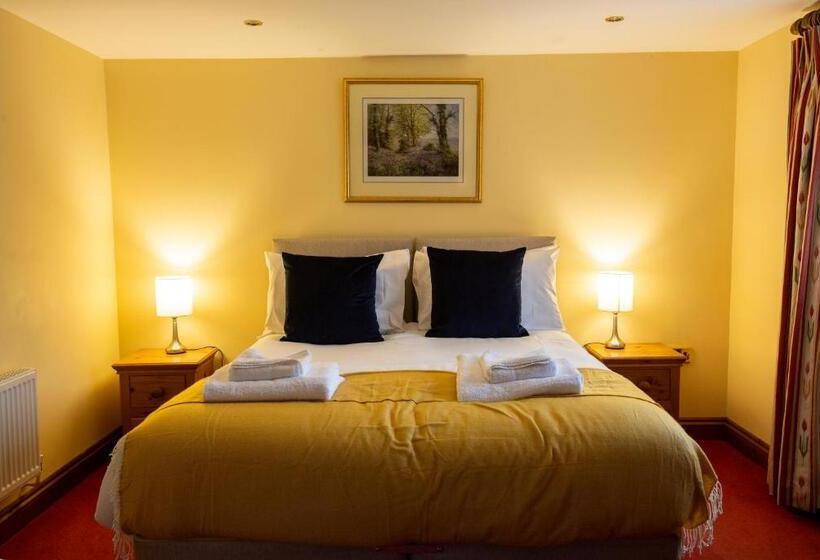 اتاق خانوادگی, The Three Lions