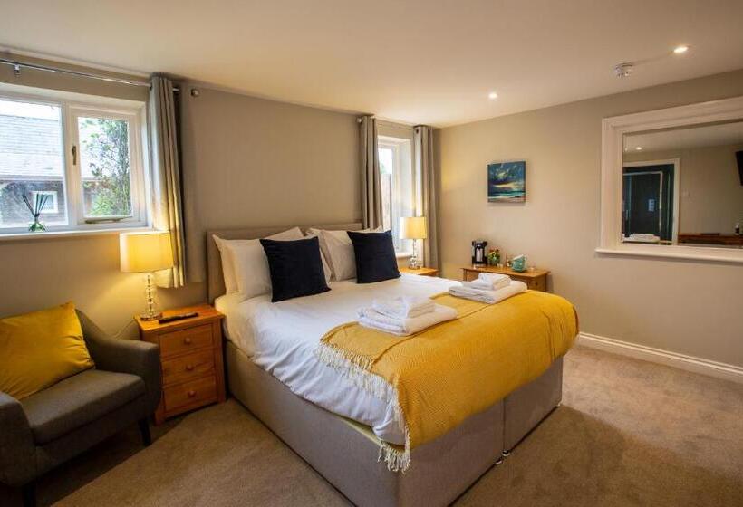 اتاق استاندارد, The Three Lions