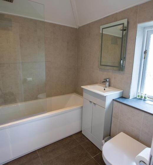 اتاق استاندارد, The Three Lions