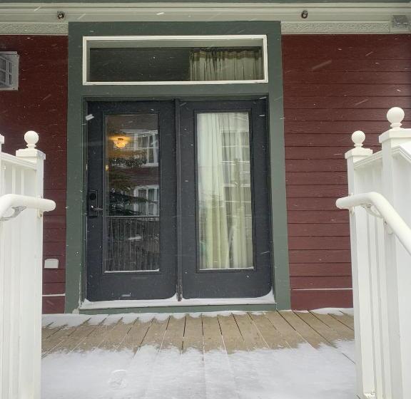 إستوديو قياسى, Seneca Unit 102