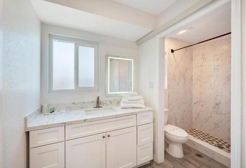 스탠다드 룸 킹사이즈 침대, Unik Motel