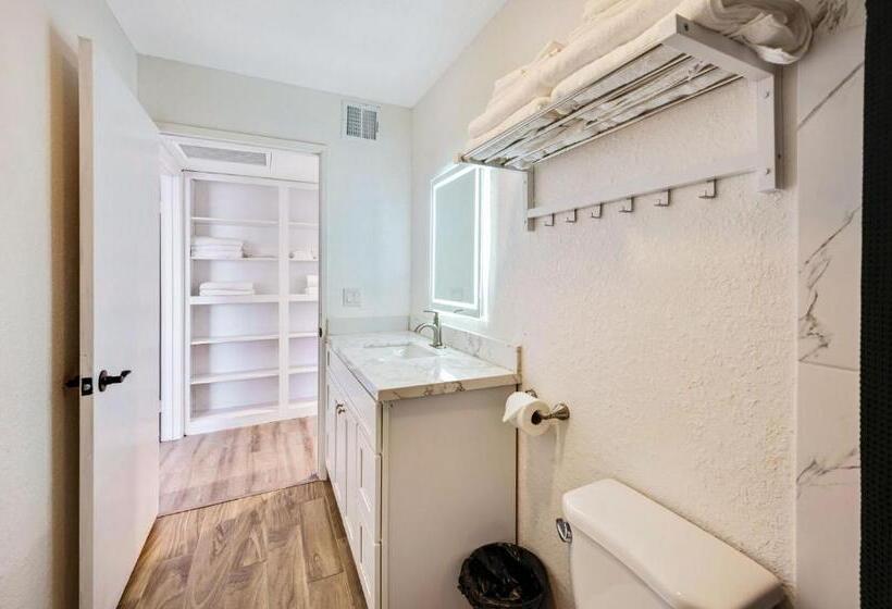 Люкс 2 Спальни, Unik Motel