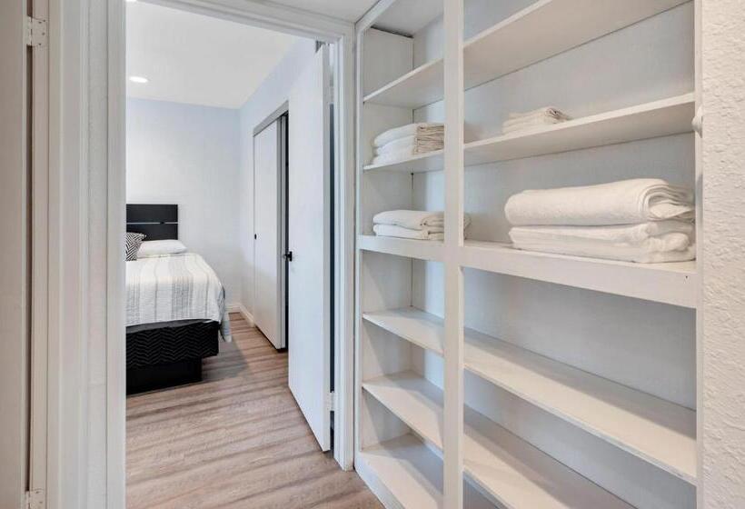 Люкс 2 Спальни, Unik Motel